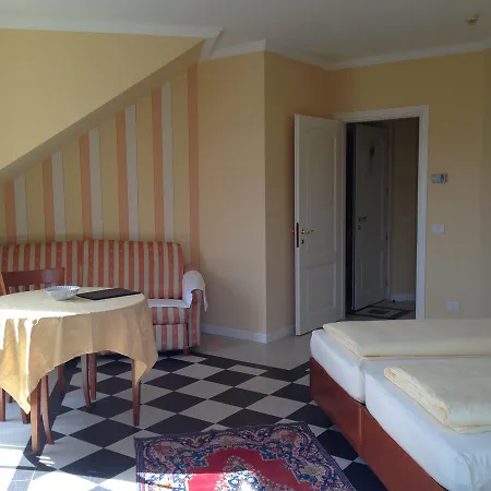 Delle Palme מלון קנוביו